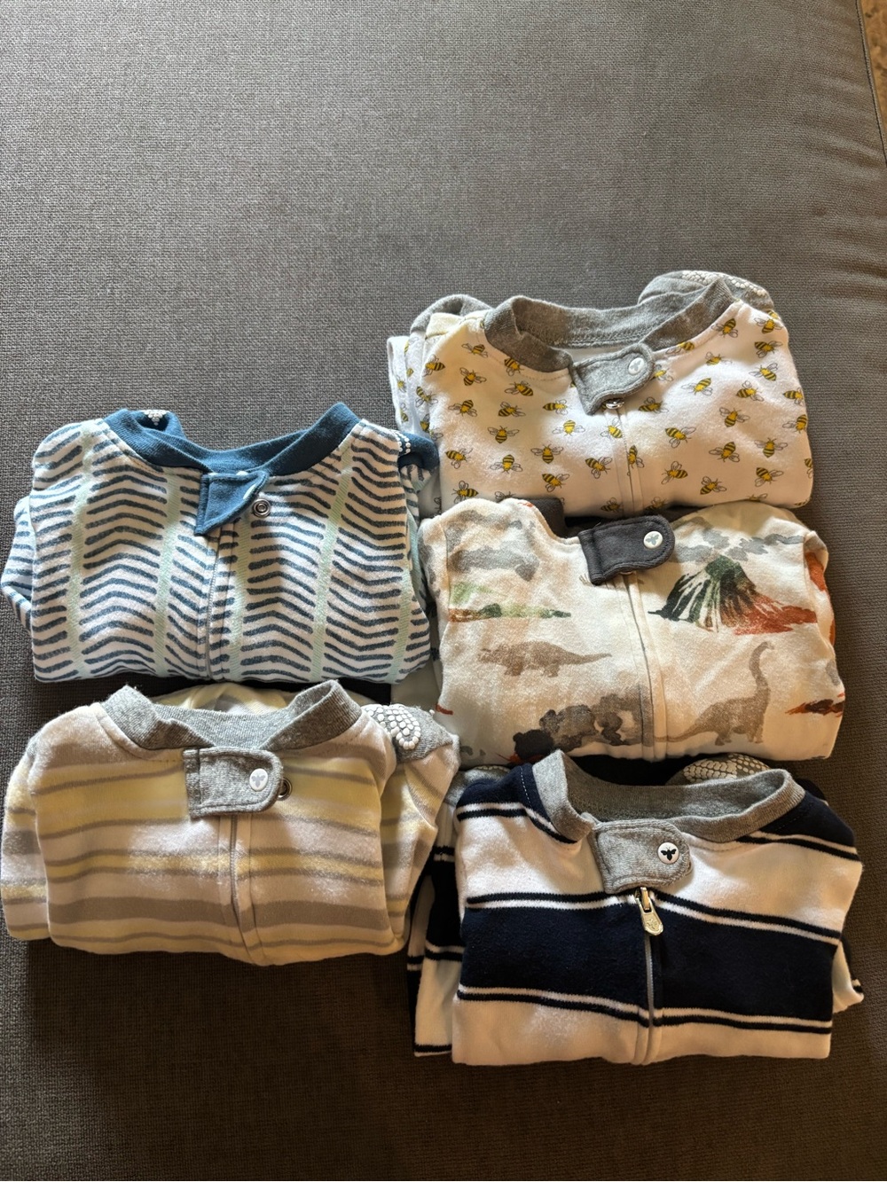(5) NB Burt’s Bee’s footie pajama onesies